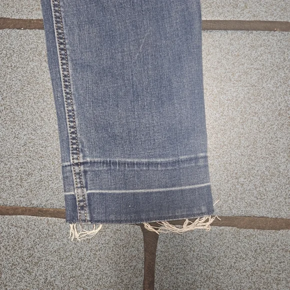 White House Black Market The Slim Crop Women's Ligh Blue Jeans Size 6 - Picture 5 of 14